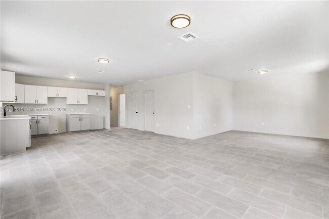 Photo - 981 NW 4th Ave