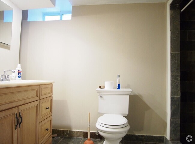 Building Photo - Beautiful Mission Hill 6 Bed Rental