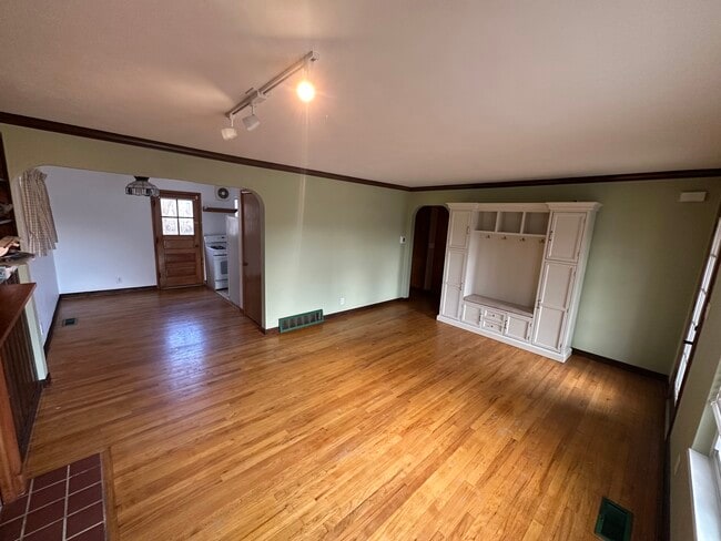 Photo - 913 Broad Blvd