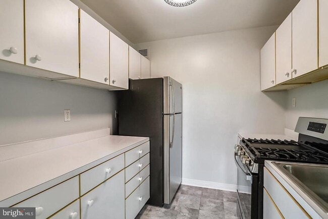 Photo - 4201 Cathedral Ave NW Unit 1218E