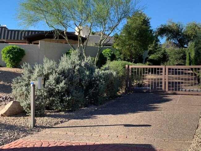 Photo - Beautiful 5 bed/4 bath + Den in Desirable Paradise Valley