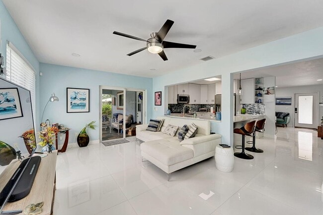 Photo - 10339 Daphne Ave