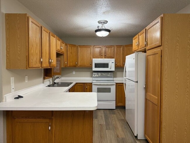 Building Photo - 2736-33 1/2 33 1/2 Ave S