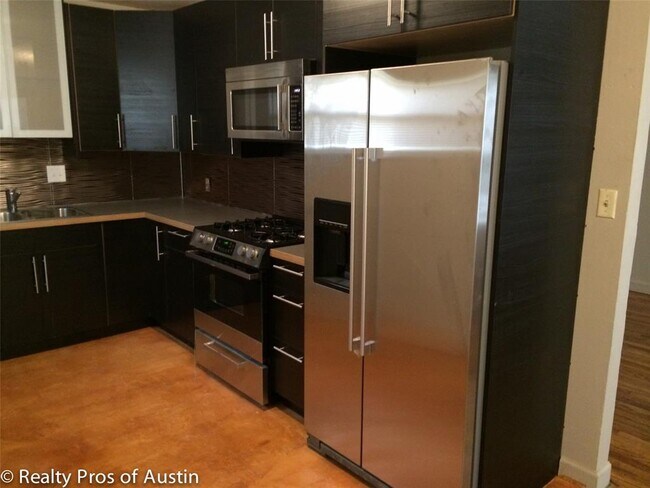Photo - 705 Upson St