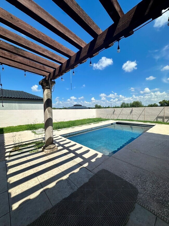 Photo - 1001 E Balboa Ave