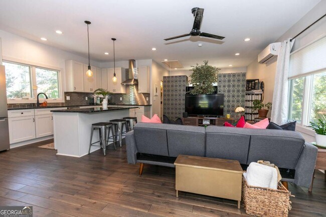 Photo - 1084 Sanders Ave SE Unidad B