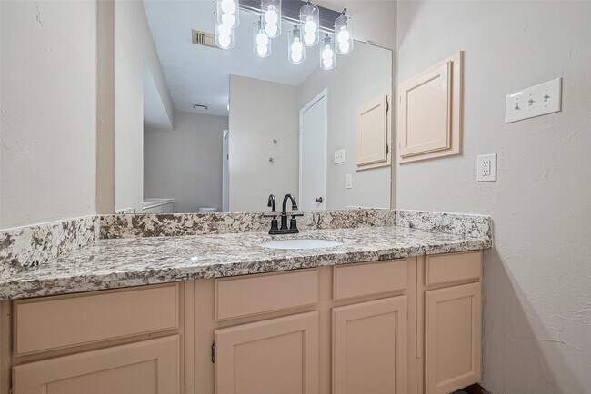 Building Photo - 6907 Yardley Dr