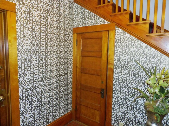 Photo - Pet-Friendly South Mpls 1BR | Fenced Yard | Available Immediately! Unidad 2