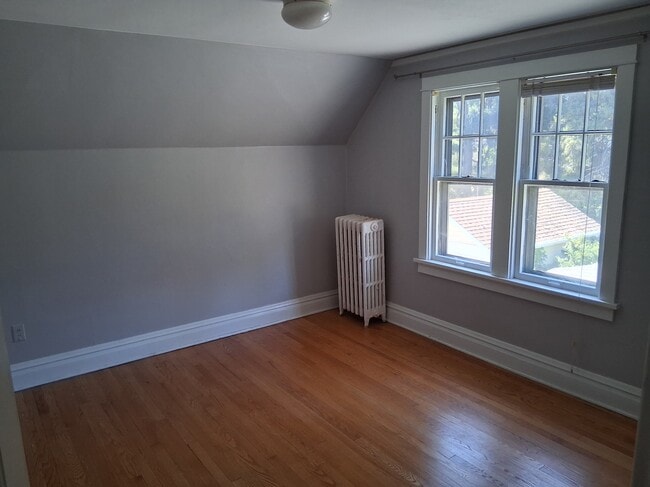 Bedroom - 620 Sheldon St