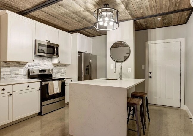 Building Photo - 12 W Montgomery St Rental
