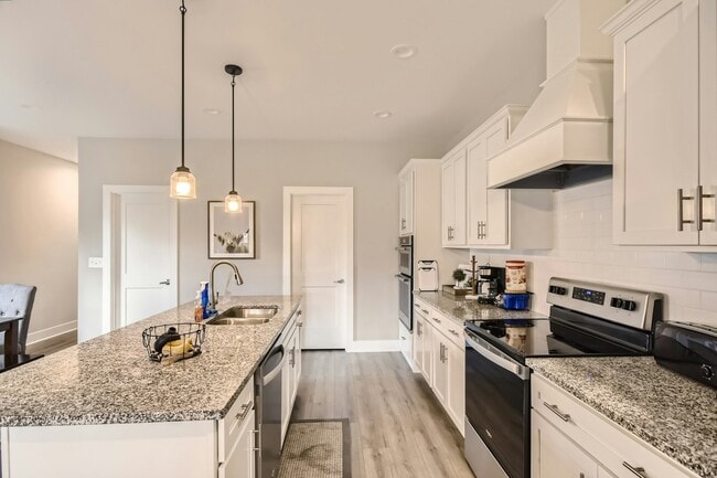 Photo - 125 Lewis St