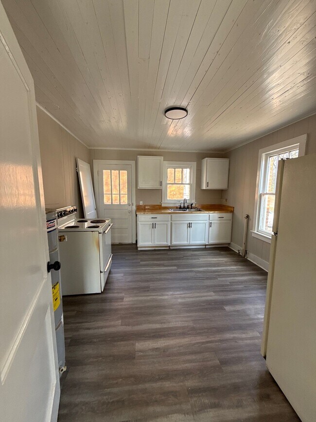 Photo - 144 Midland St