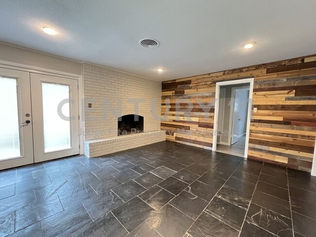 Building Photo - Beautifully Refreshed 3/2/2 in Fort Worth ... Rental