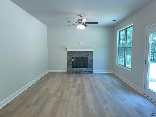 Photo - 176 Country World Dr
