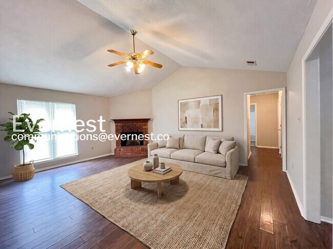 Photo - 3 Bed, 2 Bath Home with Fenced Yard / Pet-Friendly / Coming Soon!