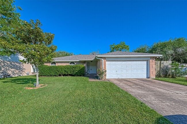 Building Photo - 442 Redway Ln