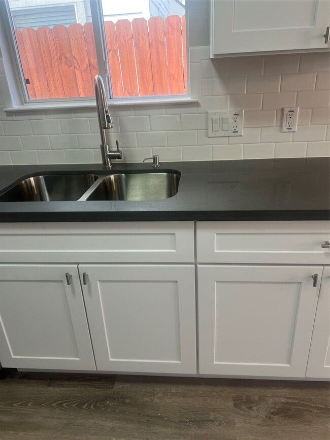 Building Photo - 5022 Canyon Blanco Dr