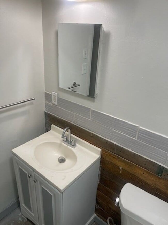 Photo - Move-In Ready 2 Bedroom Duplex – Pet Friendly!
