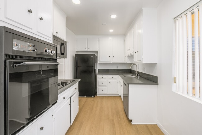 Kitchen - 2803 Arizona Ave