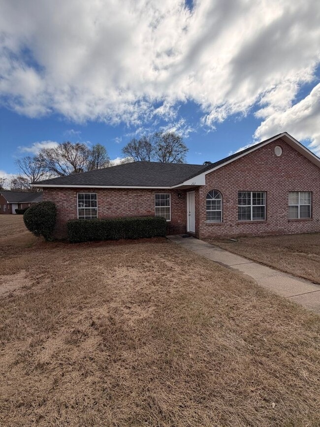 Building Photo - Renovated Duplex in Auburn!