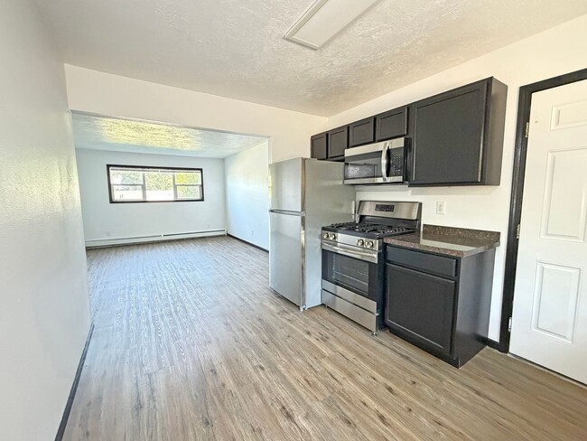 Building Photo - 601 6th Ave SW Unit 2