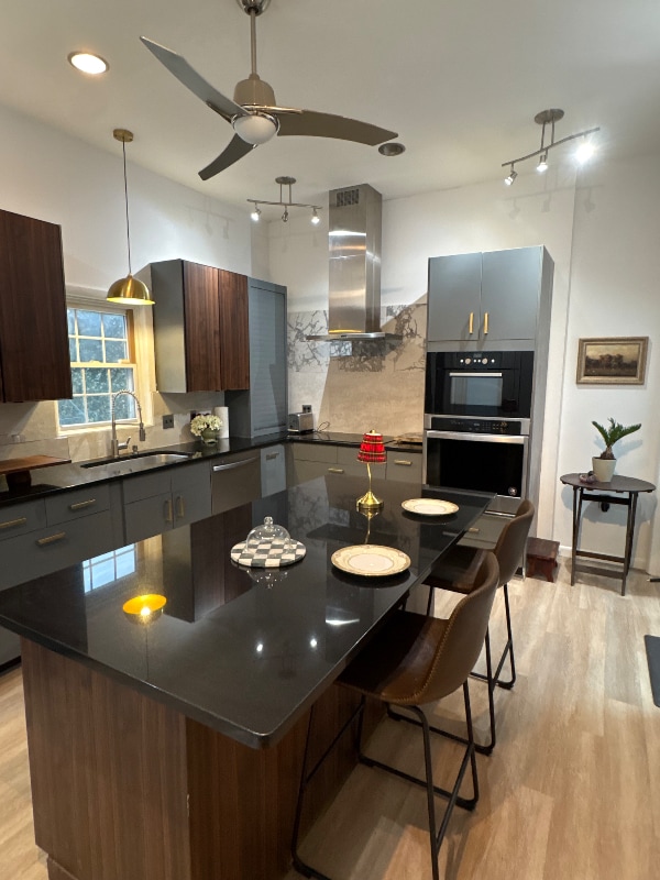 Photo - 615 W Market St