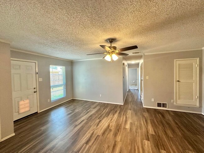 Photo - 7410 Avenue W
