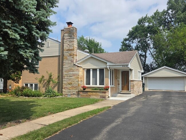 Building Photo - 8418 W Crain St