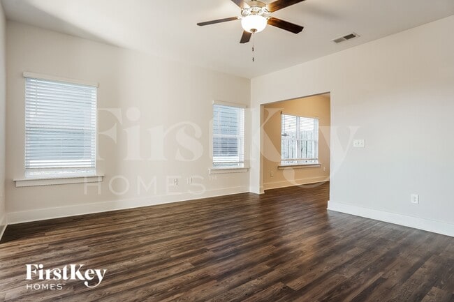 Photo - 2807 Village Ln