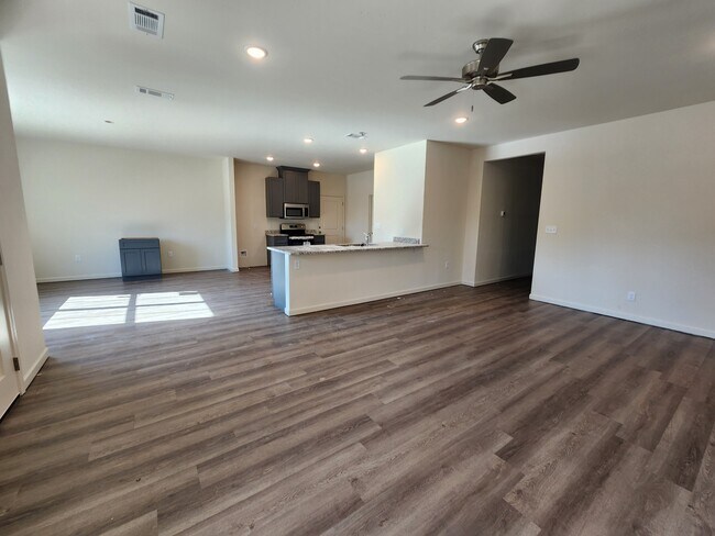 Photo - 20999 Oregon St