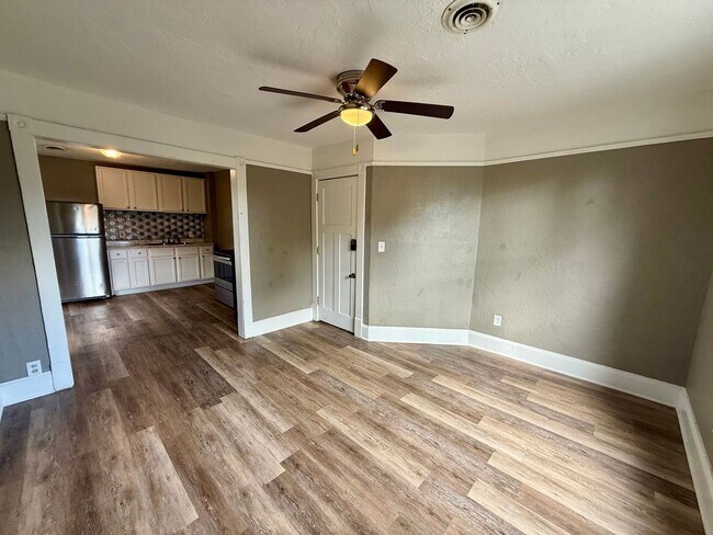 Photo - 710 Lincoln St Unidad Upper
