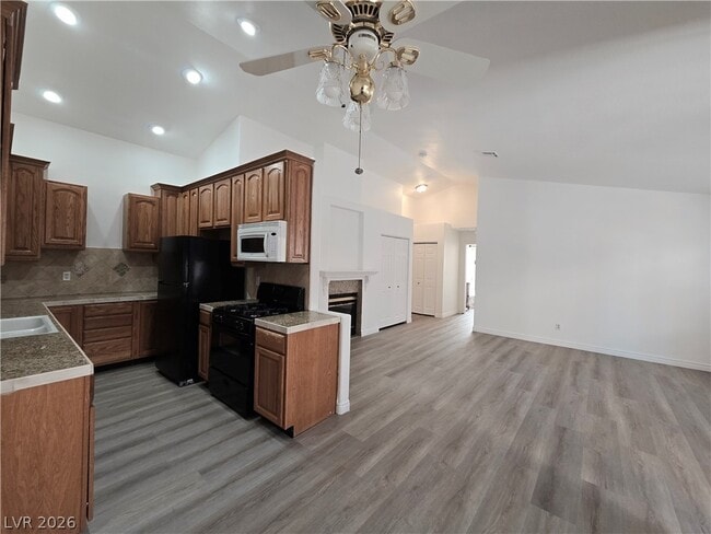 Photo - 1612 N Torrey Pines Dr Unidad 104