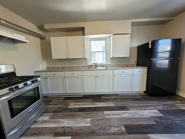 Photo - 816 School Pl