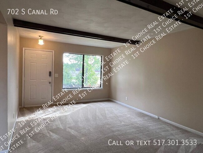 Photo - 702 S Canal Rd