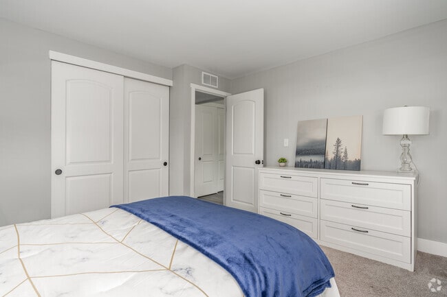 2BR, 1BA - 850SF - Bedroom