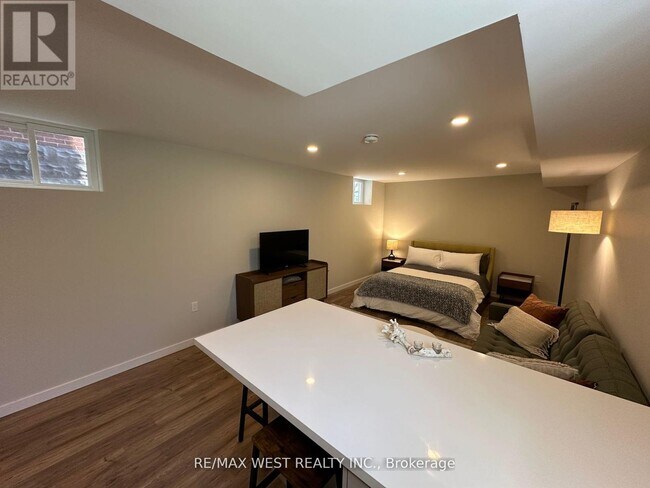 Photo - 176 Sammon Ave