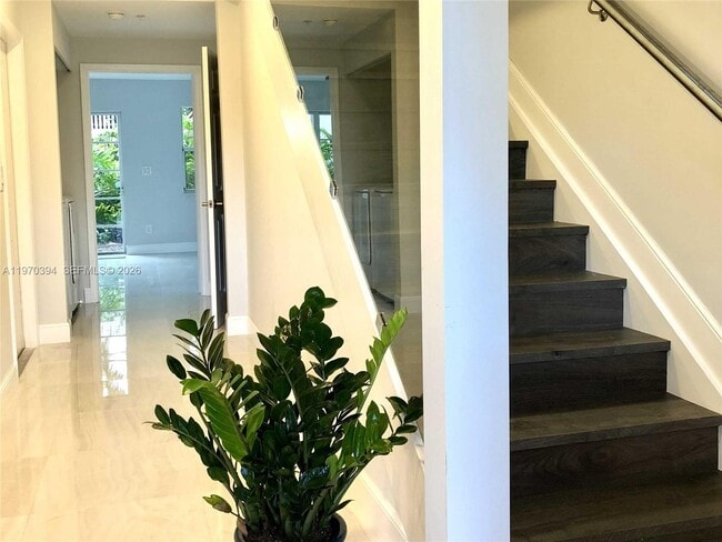 Photo - 621 NE 8th Ave