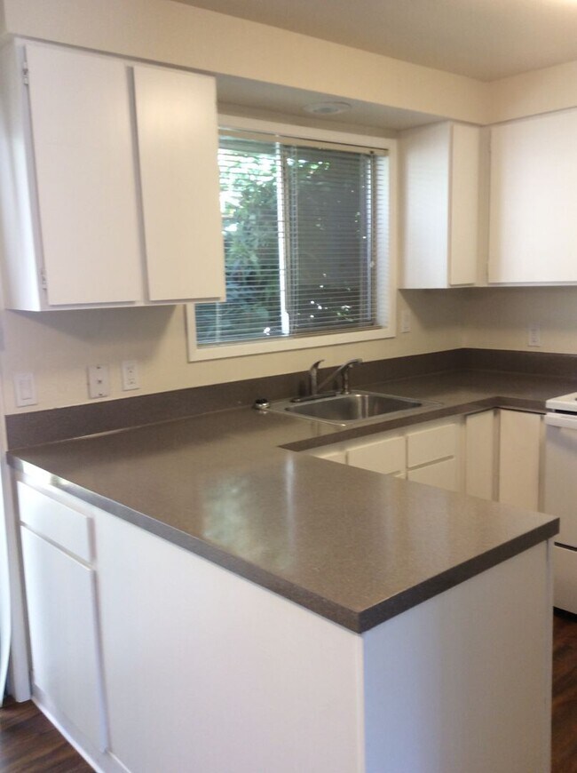 Photo - Village Monroe Apartments