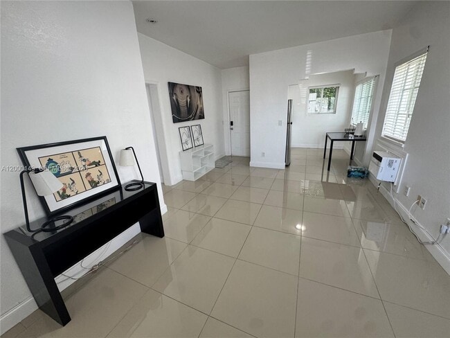 Building Photo - 8415 Harding Ave Unit 9