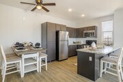 2BR, 2BA - 1,014SF
