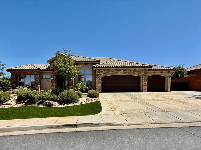 Building Photo - Beautiful Five-Bedroom Home in Tonaquint V...