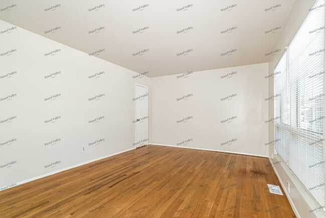 Photo - 760 Sherwood Dr