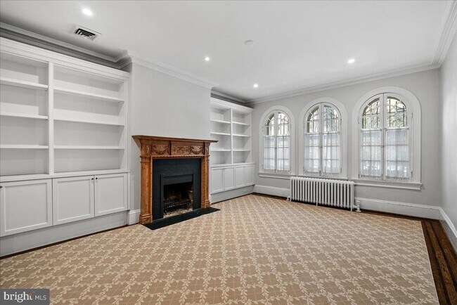 Photo - 2355 Ashmead Pl NW