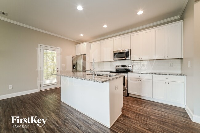 Photo - 8 E Newnan Rd