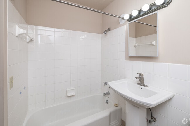 3BR, 2BA + Den - 1,608SF - Primary Bathroom