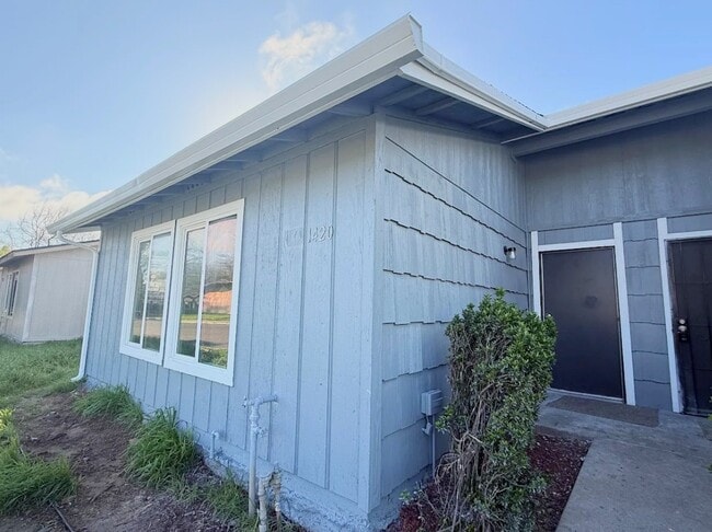 Photo - 1420 Lansing St