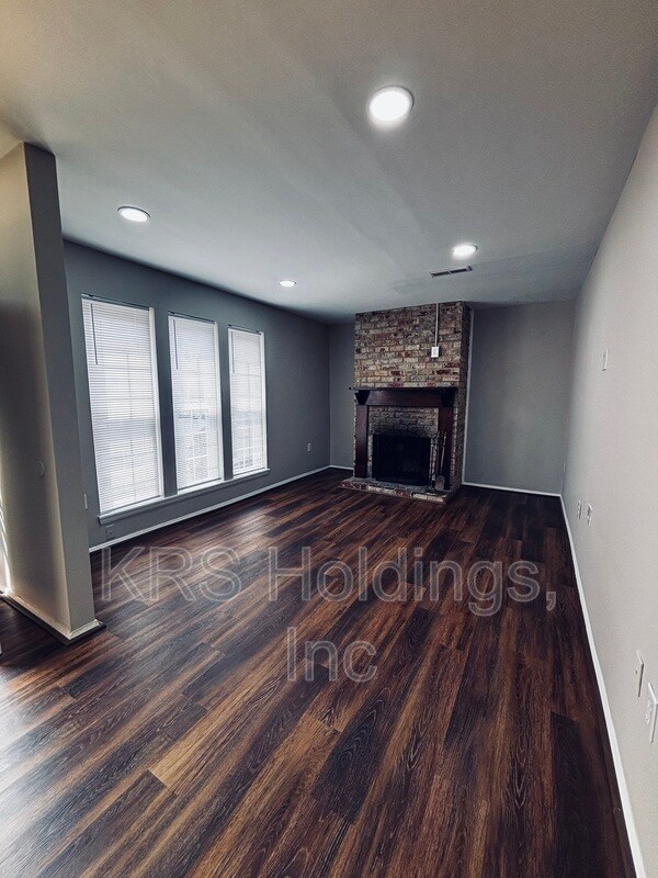 Photo - 817 Pleasant St