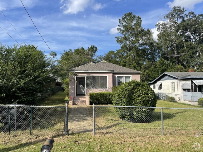 Building Photo - 670 Preston St Rental