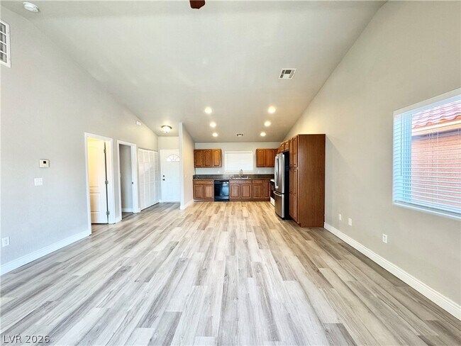 Photo - 1930 E Ambush St