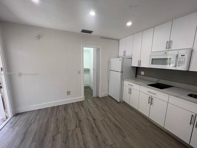 222 SW 8th St Unidad C
